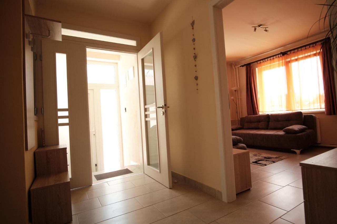 Adel Apartman Шарвар Екстер'єр фото
